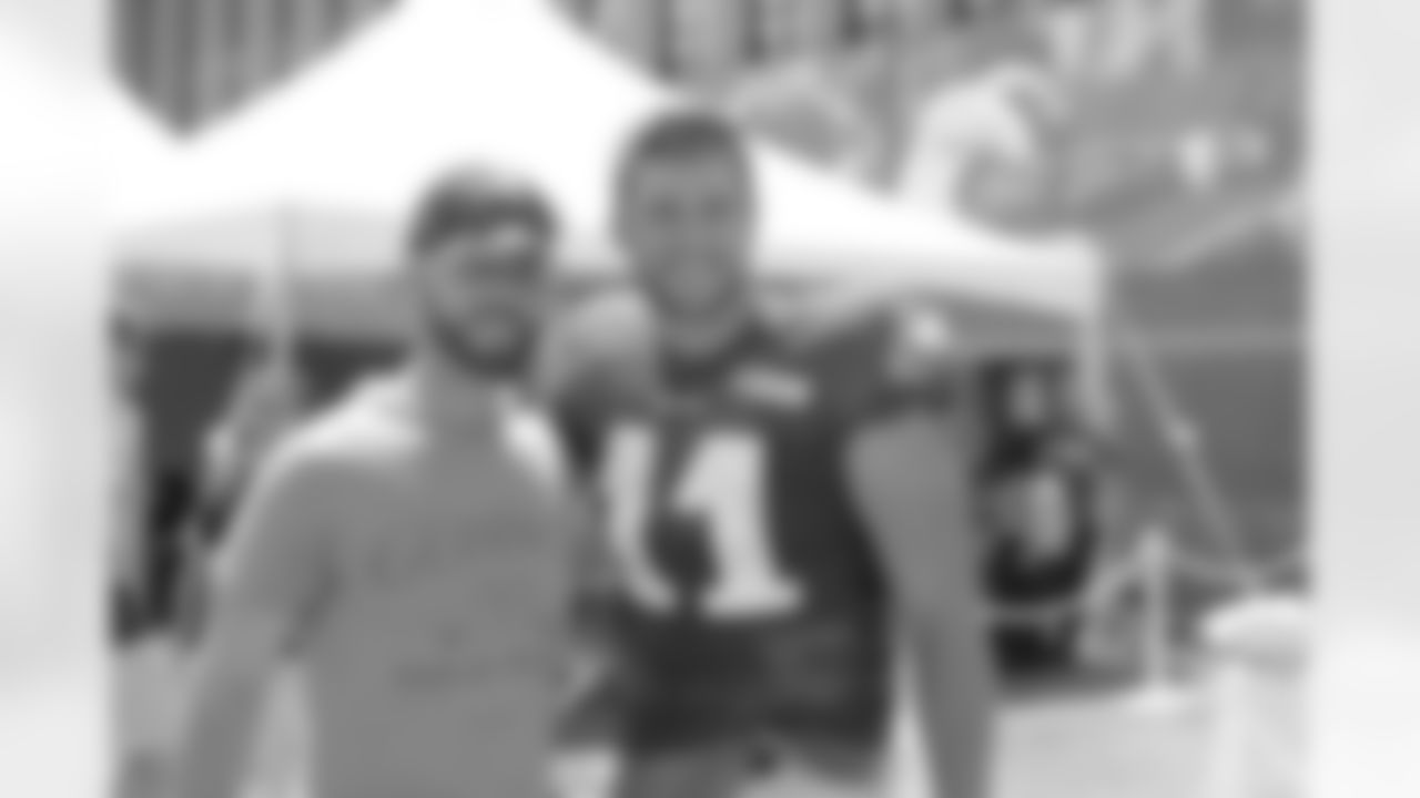 QB Tim Tebow poses for photos