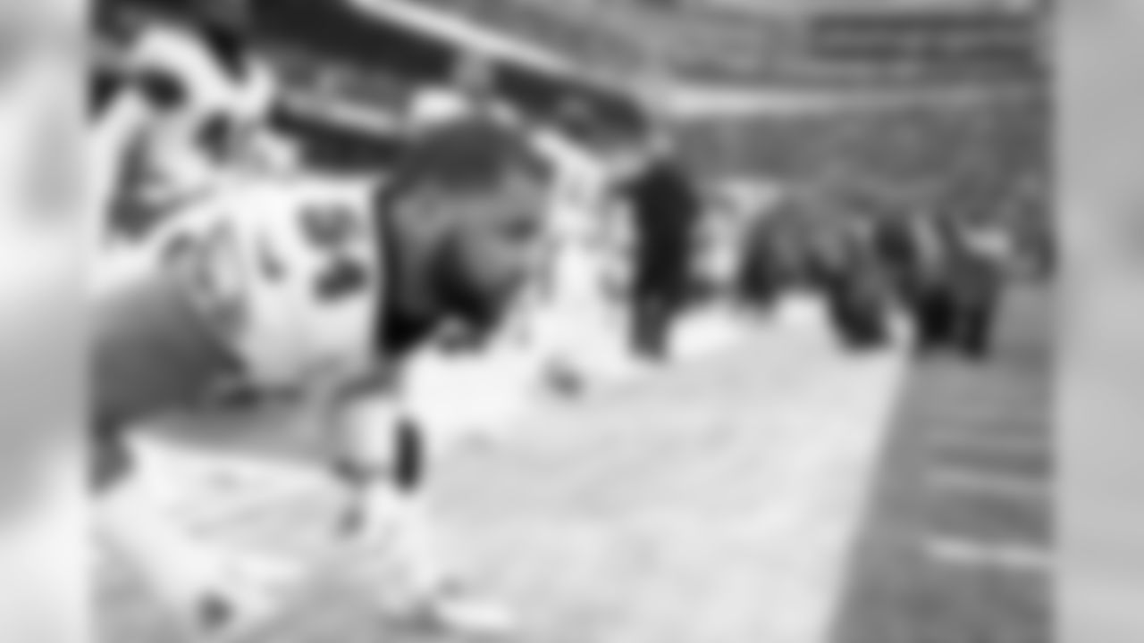 LB Kamu Grugier-Hill: "Never said it'd be easy!! LOCK IN 🔥🦍"