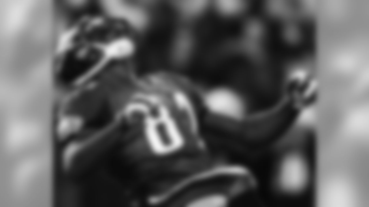 WR Jason Avant celebrates TD