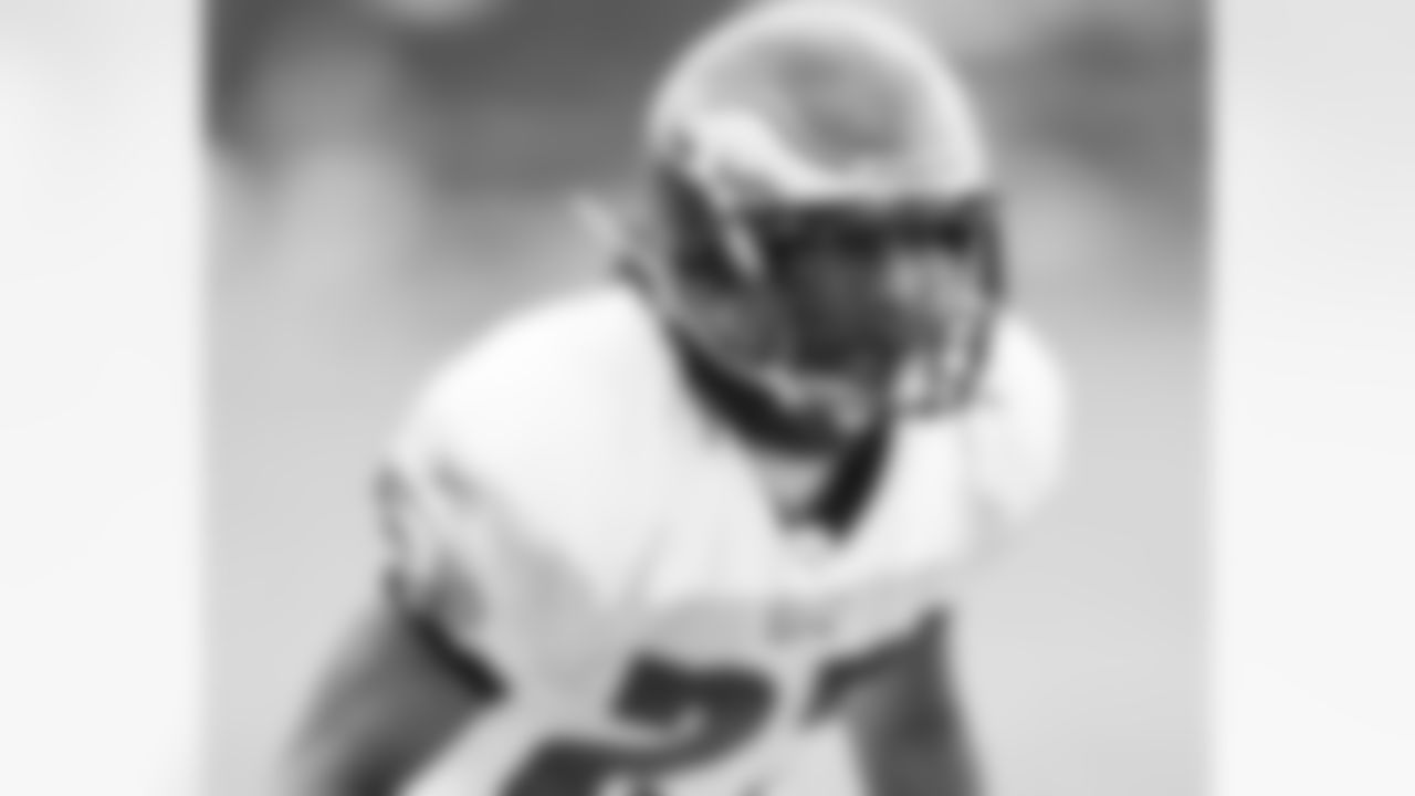 CB Asante Samuel watches his assignment