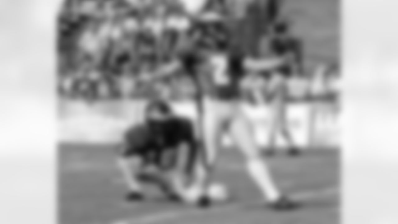 K David Akers watches one go through