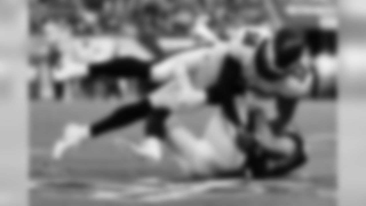 LB L.J. Fort: "Run & Hit!!
