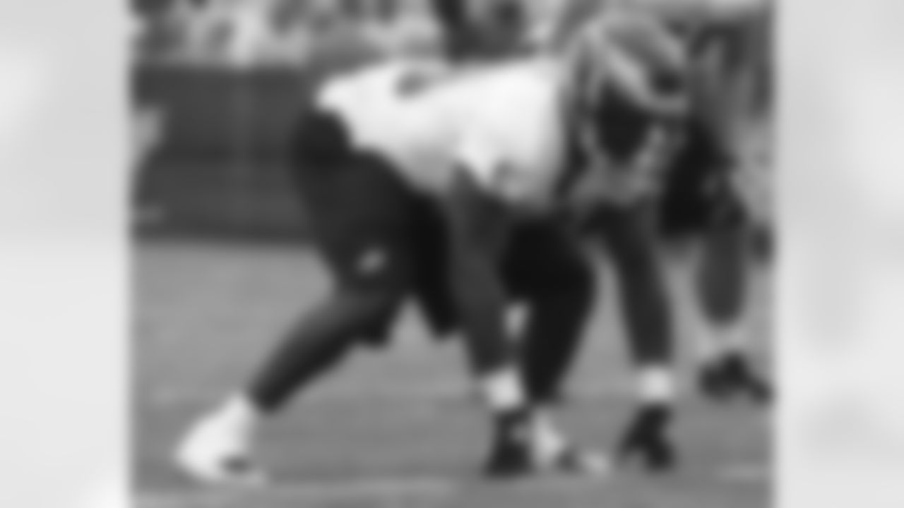 DE Trent Cole gets in his stance