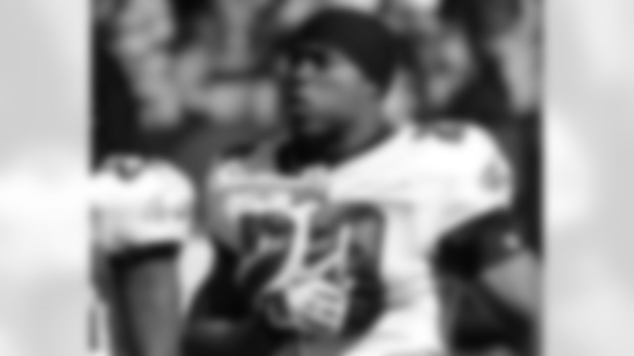 FS Brian Dawkins pauses for National Anthem