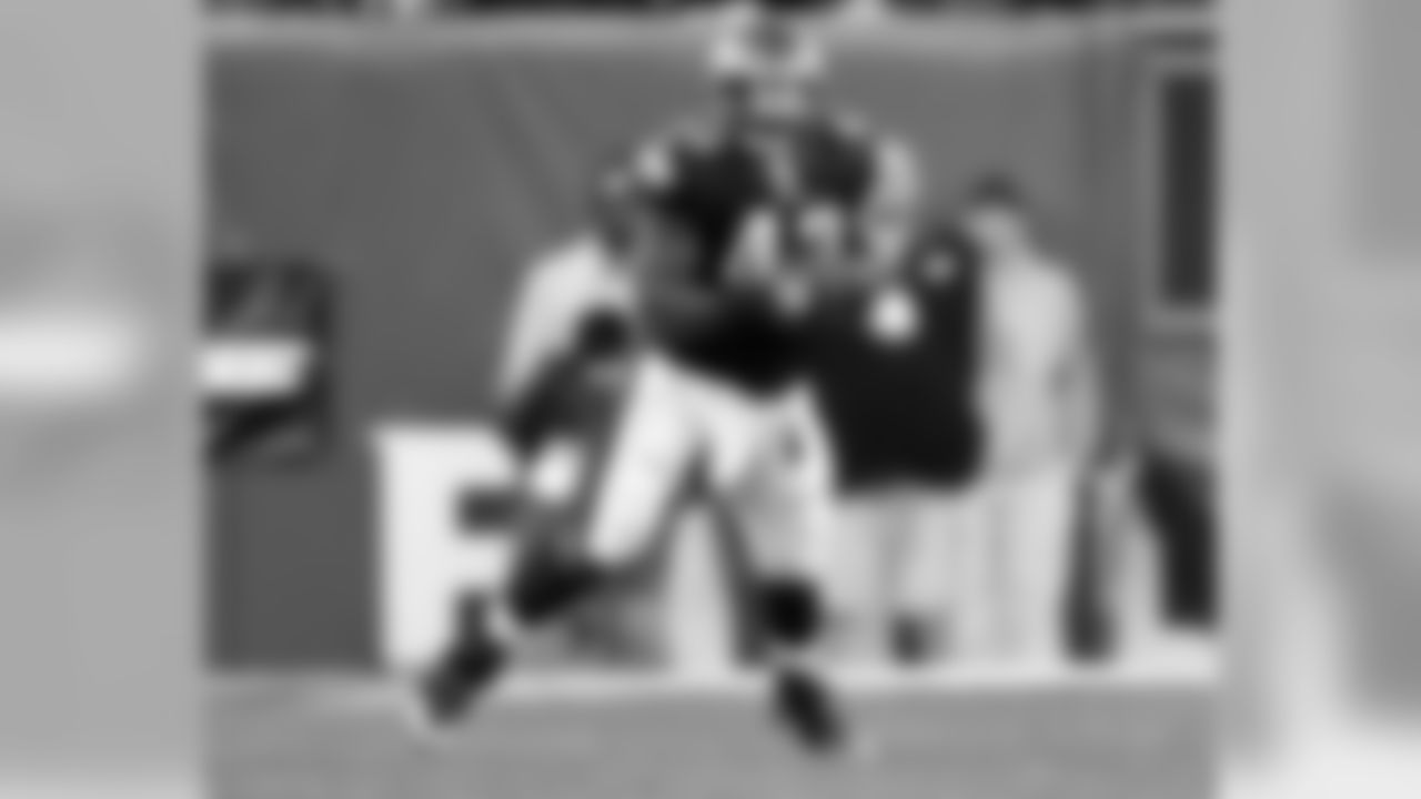 FB Leonard Weaver with the ball