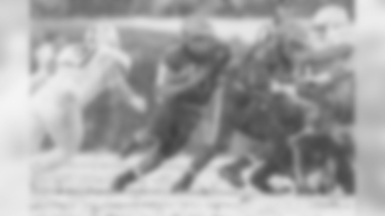 Navy QB Malcolm Perry runs the ball, as Army LB Alex Aukerman looks to make the tackle.