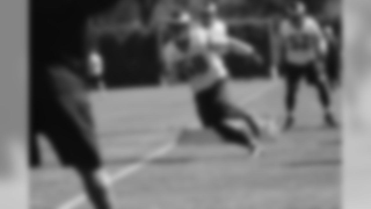 LB Jordan Hicks eyes the ball