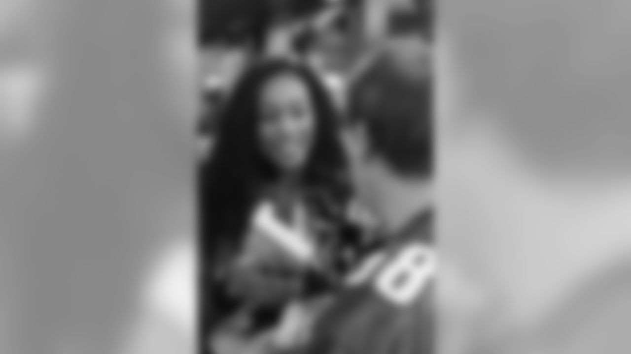 The Eagles Cheerleaders celebrated with fans and performed at the rally