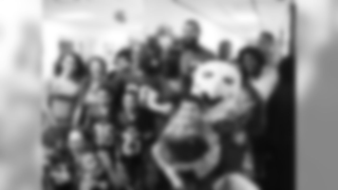 Two unannounced guests jumped in to photobomb the group, providing the families the surprise of a lifetime
