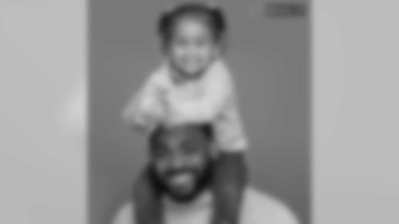 DE Brandon Graham "#girldad #ripkobeandgianna #eagles"