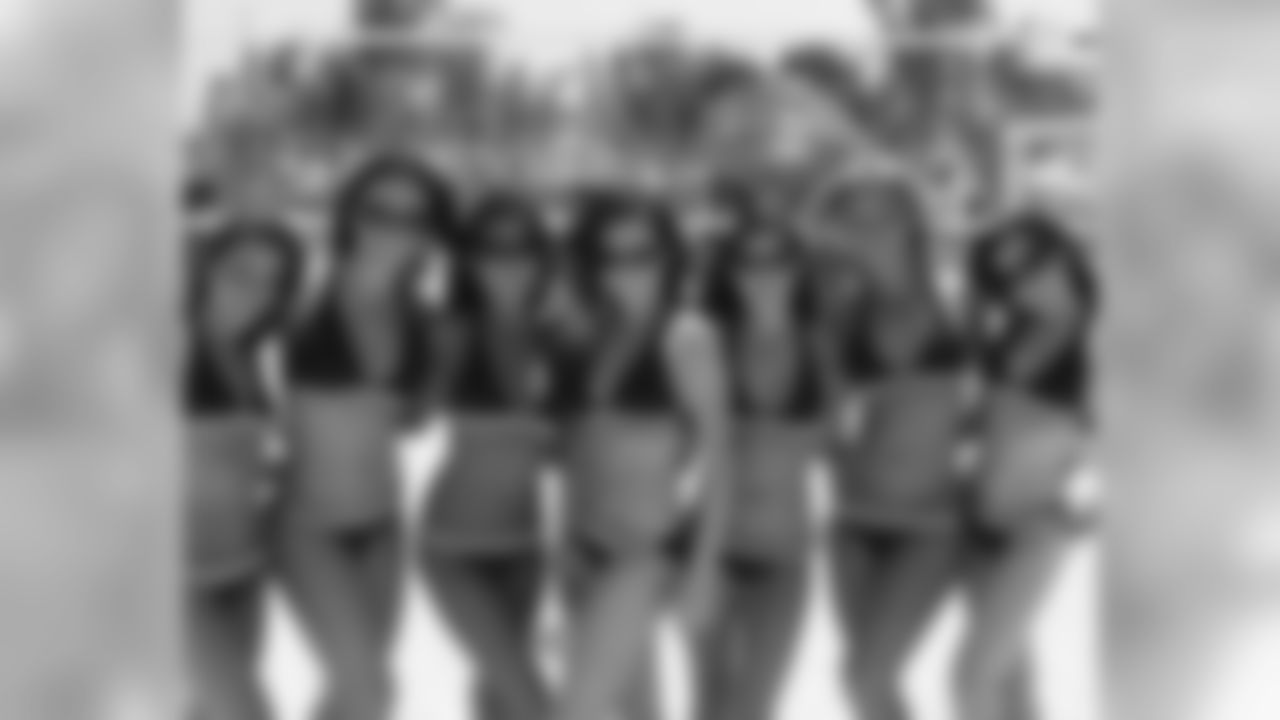 Lauren S., Tawnya, Alicia, Jessica, Vittoria, Kristie and Alaina