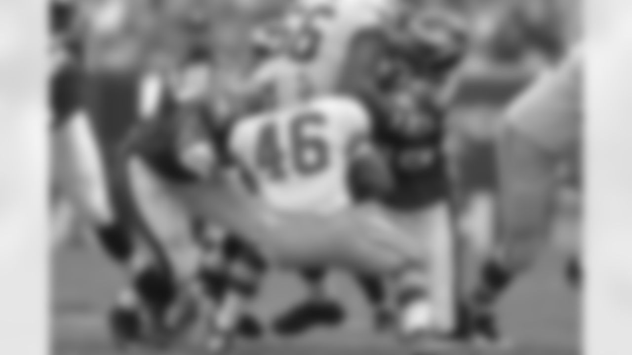 Eagles' LB Brandon Graham tackles Redskins' RB Alfred Morris.