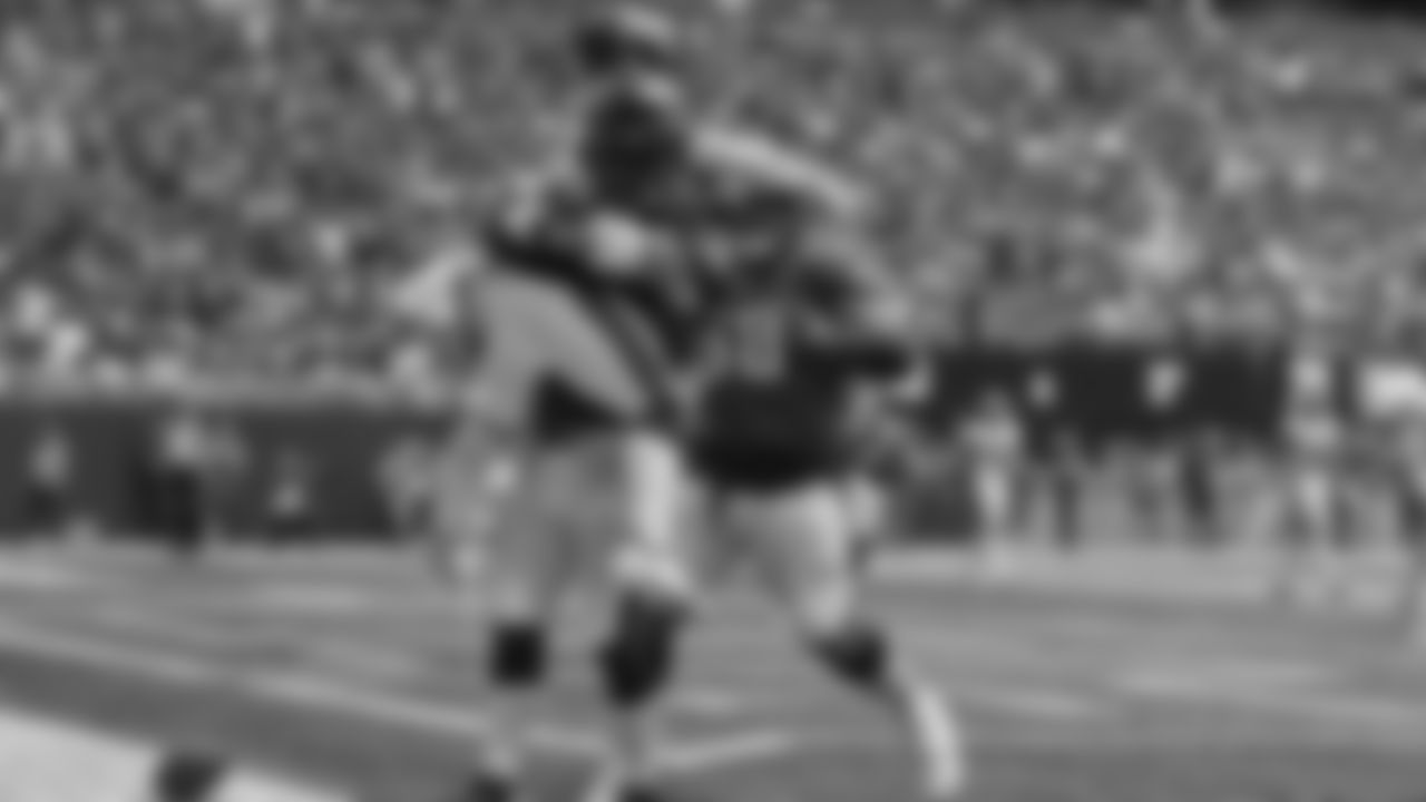 RB Kenneth Gainwell celebrates his first NFL touchdown
