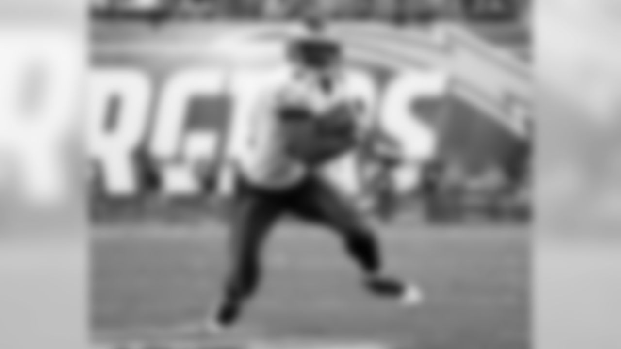 WR Jason Avant with room to run