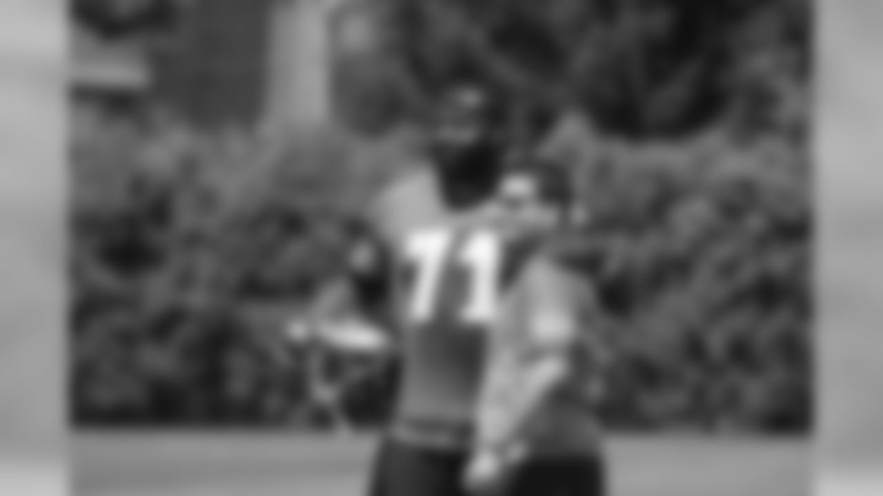 This lucky fan got to meet T Jason Peters