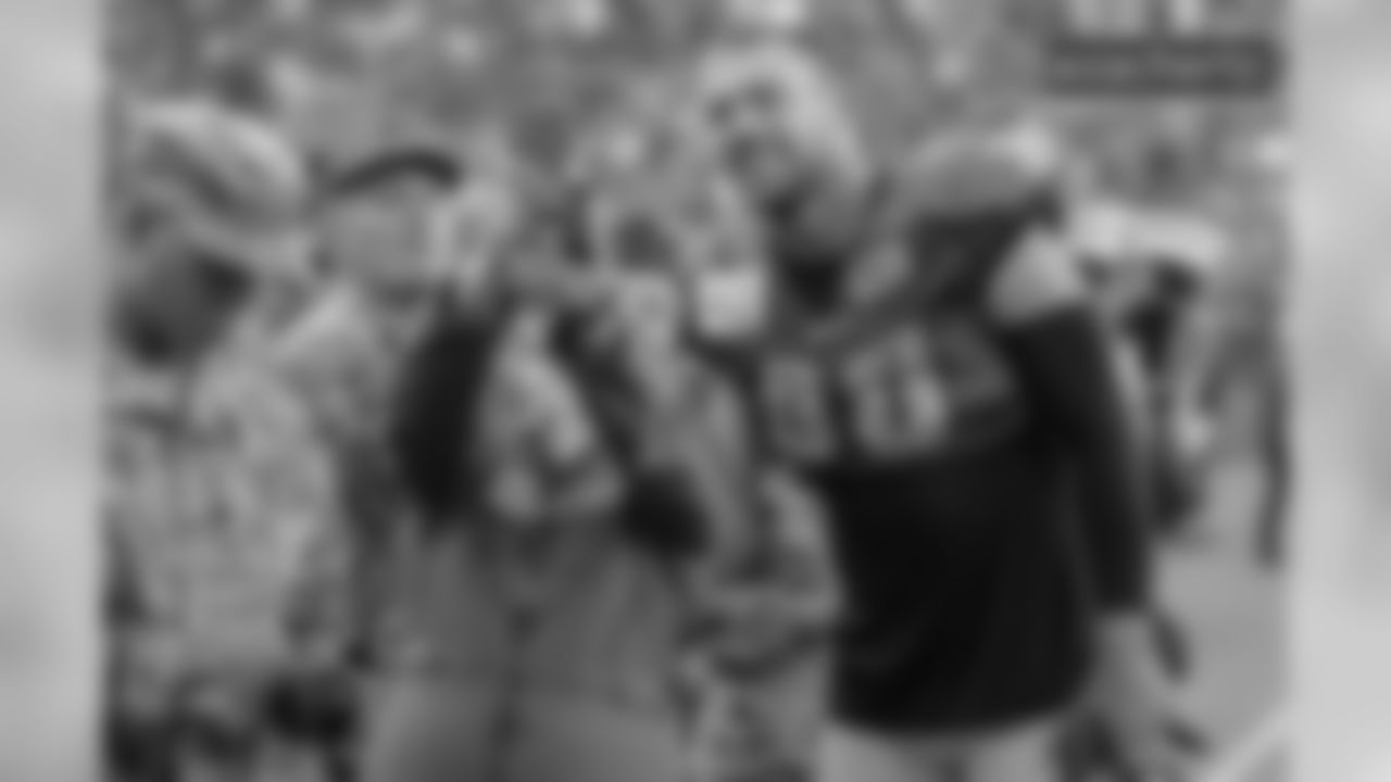 TE Zach Ertz: "Wouldn't be able to do what we do without you! Thank you to all our service men and women for your sacrifice. #MilitaryAppreciationNight"