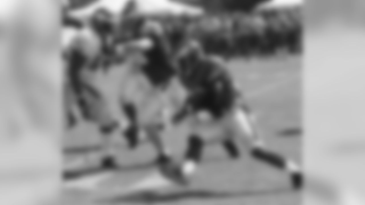 RB Brian Westbrook makes the cut
