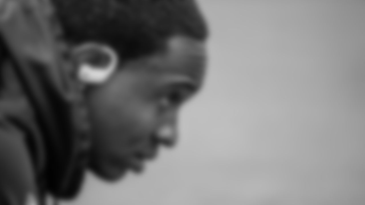 WR Alshon Jeffery warms up prior to kickoff