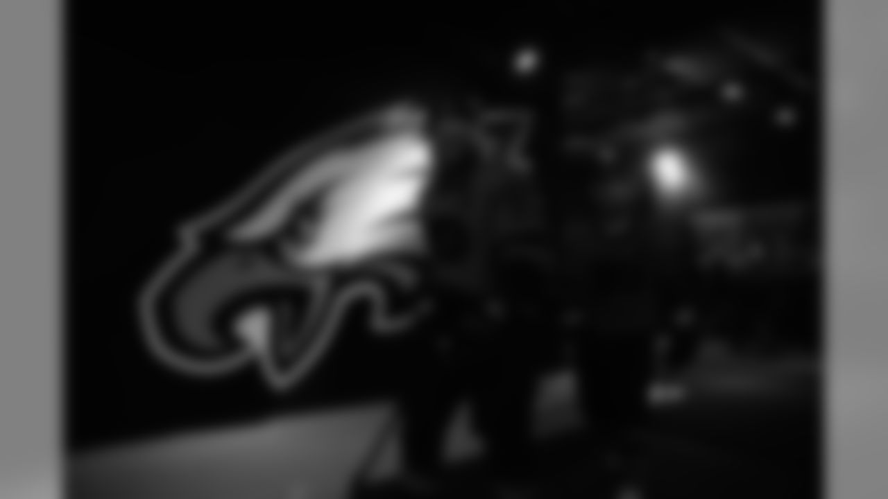 Flyers' Jakub Voracek and Claude Giroux walking through the same tunnel as the Eagles
