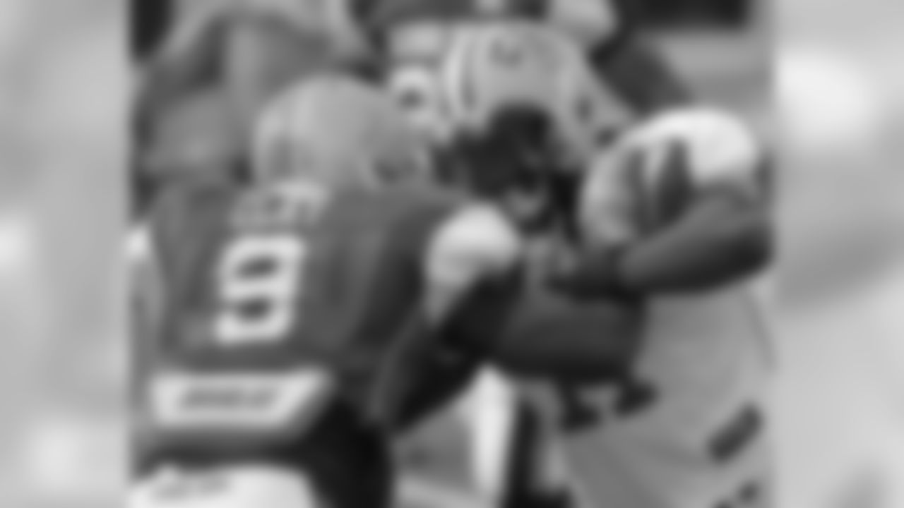 Tulsa FB Charles Clay locking horns with LSU LB Kelvin Sheppard