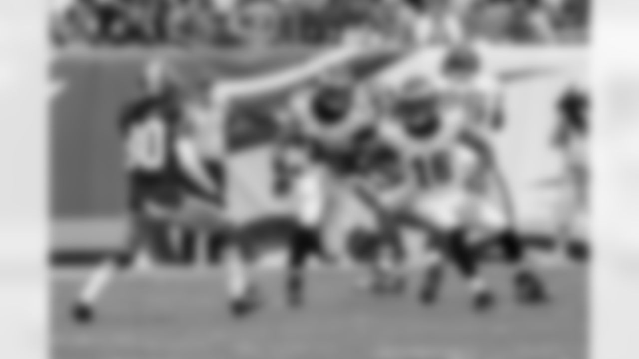 RB Chris Polk on the kick return