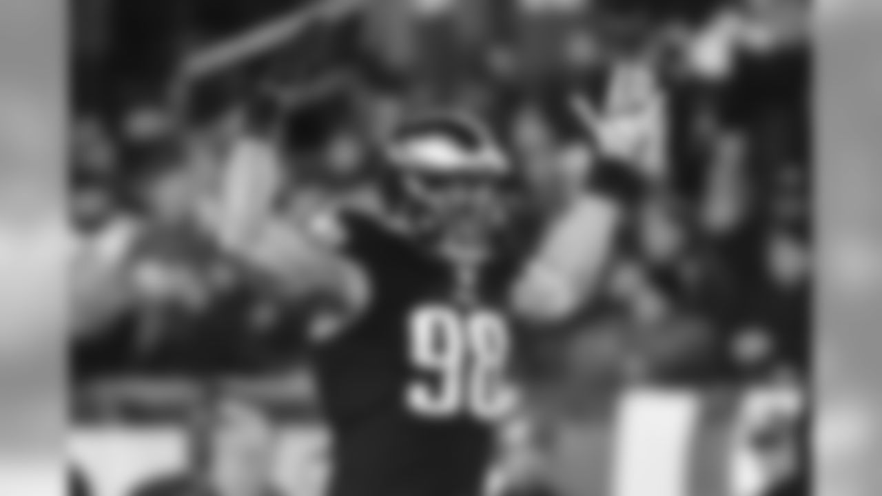 LB Connor Barwin