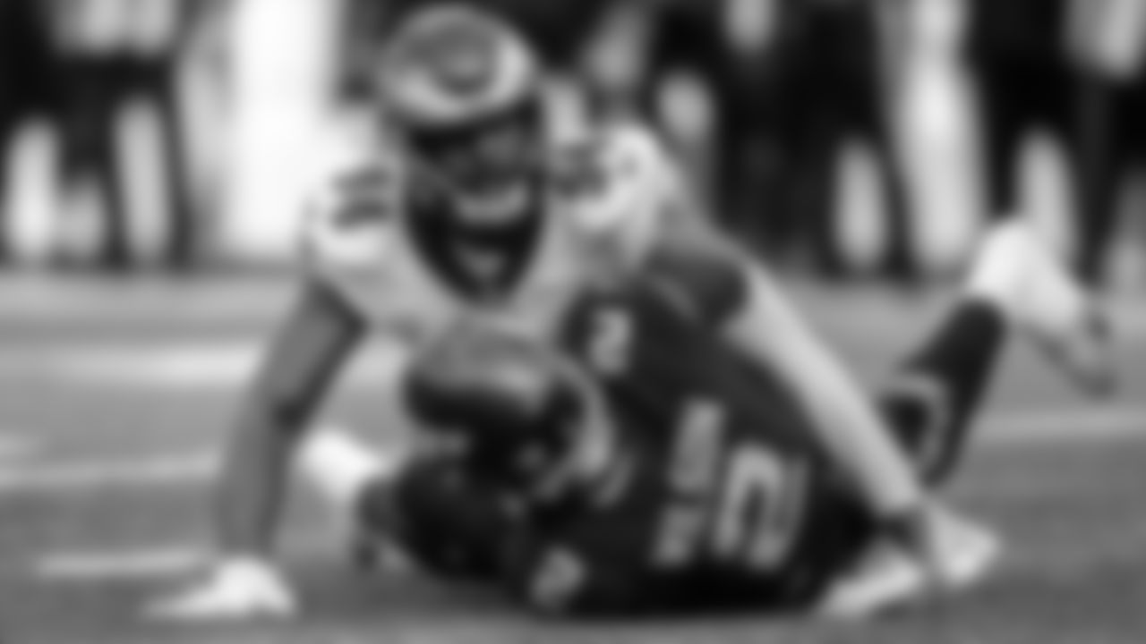 DE Josh Sweat