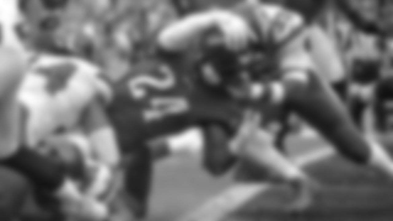 RB Jordan Howard fights his way across the goal line