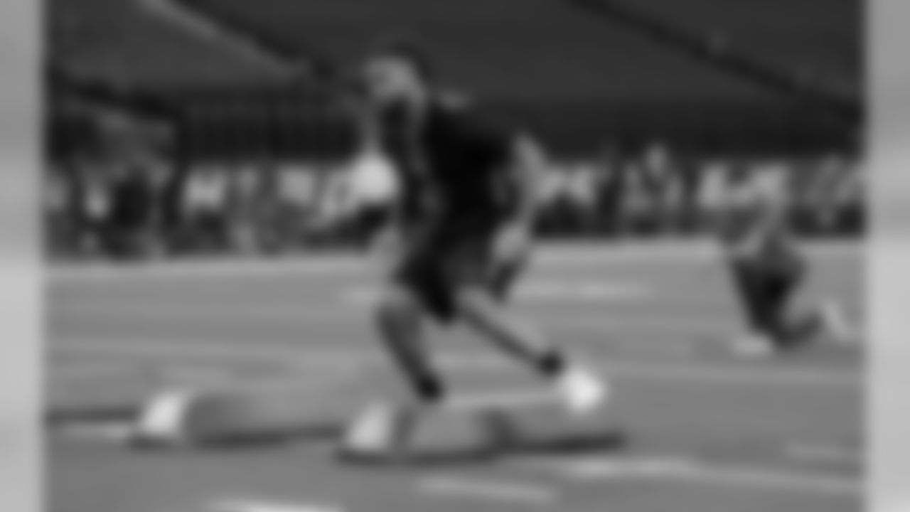 DE Derek Barnett in 2017