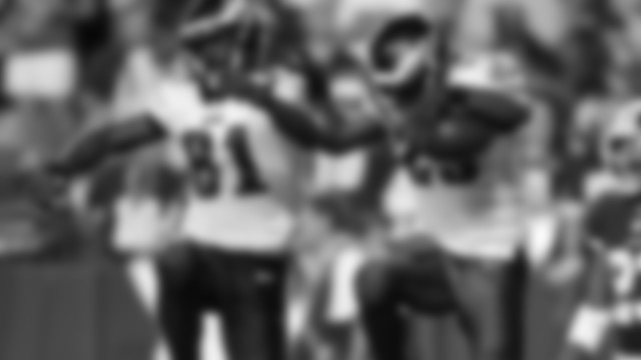 Philadelphia Eagles' wide receiver Jason Avant (81) and running back LeSean McCoy (25) celebrate a touchdown in Monday night's game.