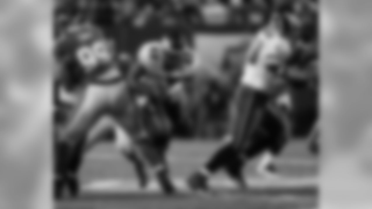 FB Leonard Weaver with the carry