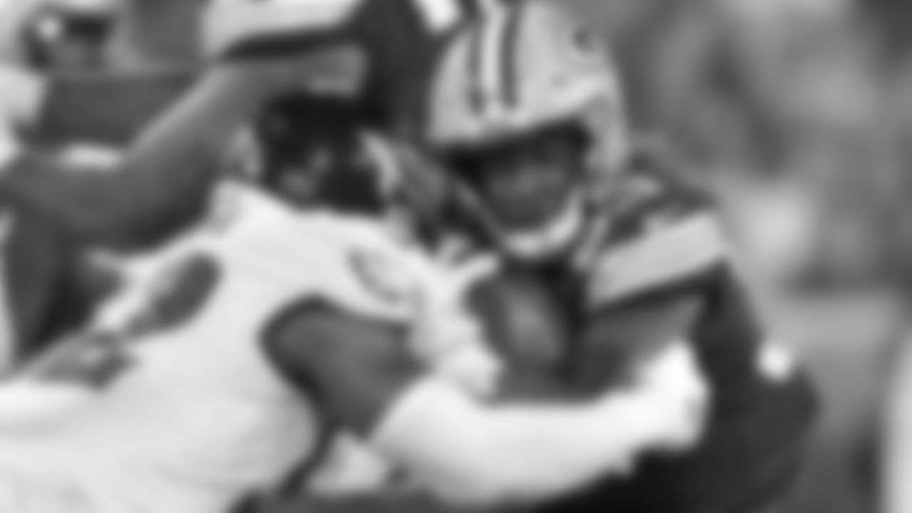 LB Zach Brown makes a tackle