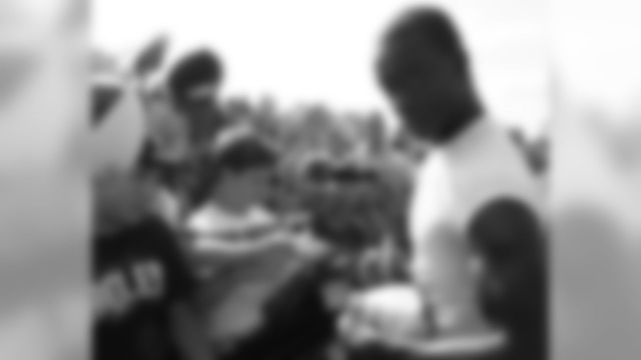 Autographs with rookie WR Jeremy Maclin
