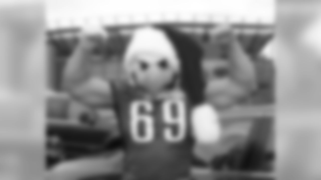 SWOOP impersonator flexes some muscle