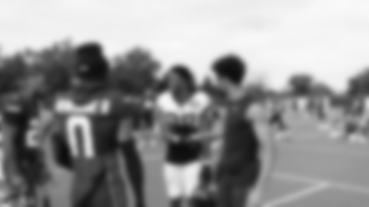Greedy Williams greeting his former teammates.
