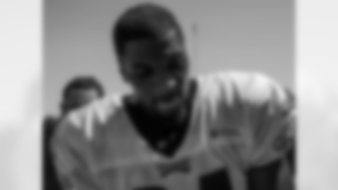OLB Chris McCoy signs autographs for fans after Monday's practice