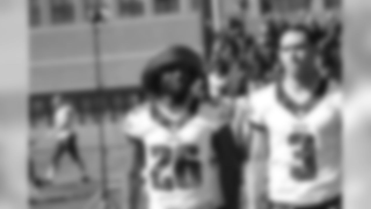 DB Walter Thurmond, QB Mark Sanchez