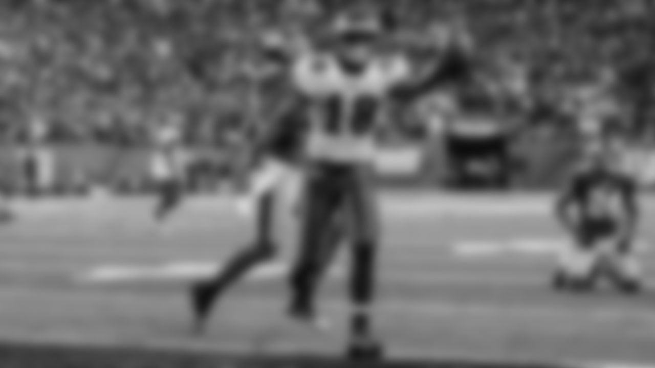 WR Jeremy Maclin holds the ball up after scoring the game-tying touchdown