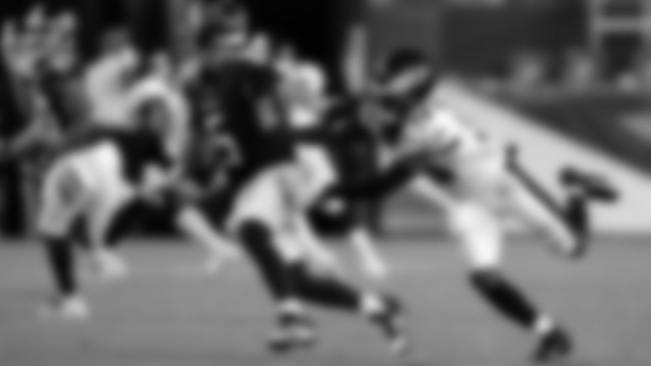 CB Ajene Harris attempting to sack Titans QB Logan Woodside