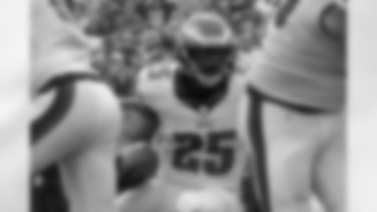 RB LeSean McCoy finding the right gap