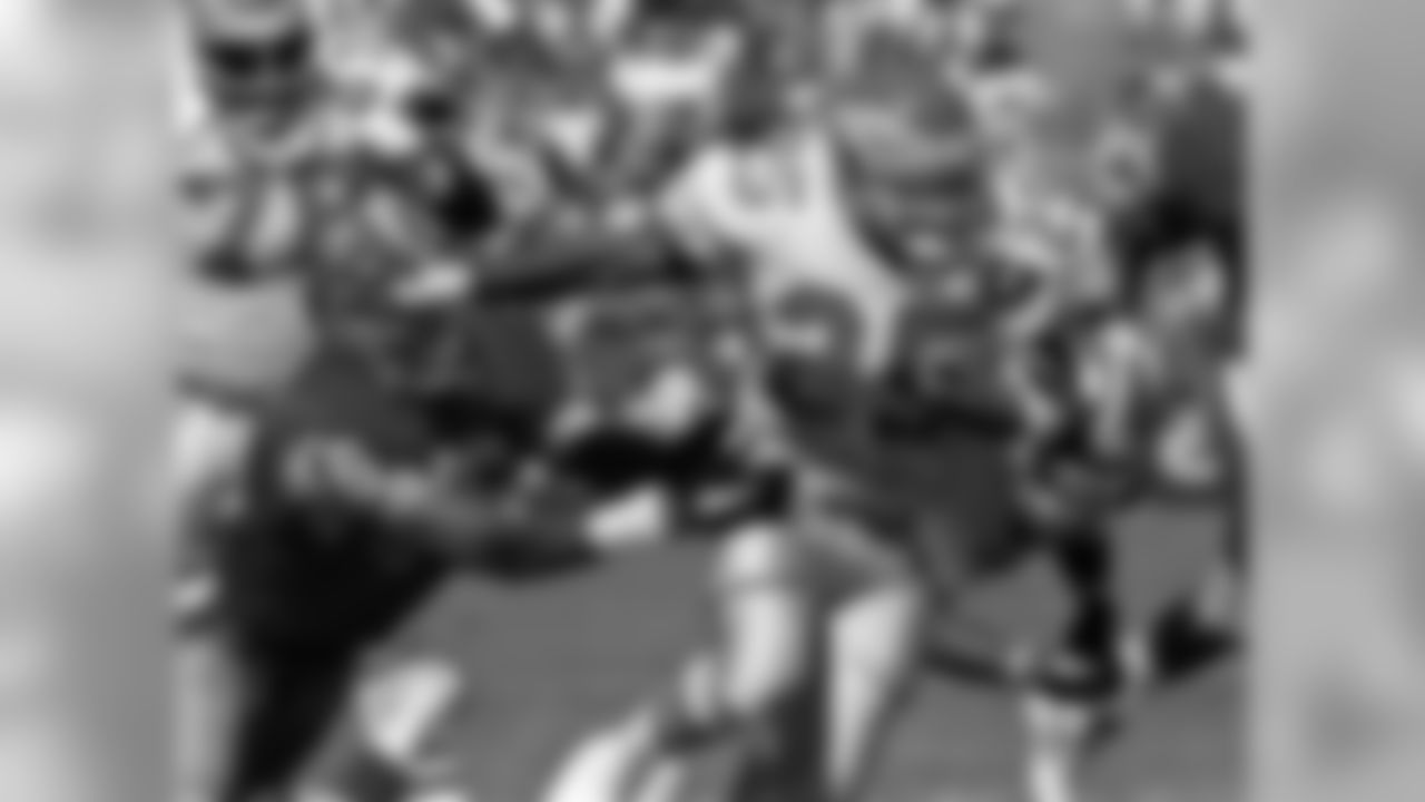 October 2, 1994 - RB Charlie Garner rushed for 111 yards and two touchdowns in his NFL debut as the Eagles slapped the 49ers, 40-8. It was San Francisco's worst loss in eight years.