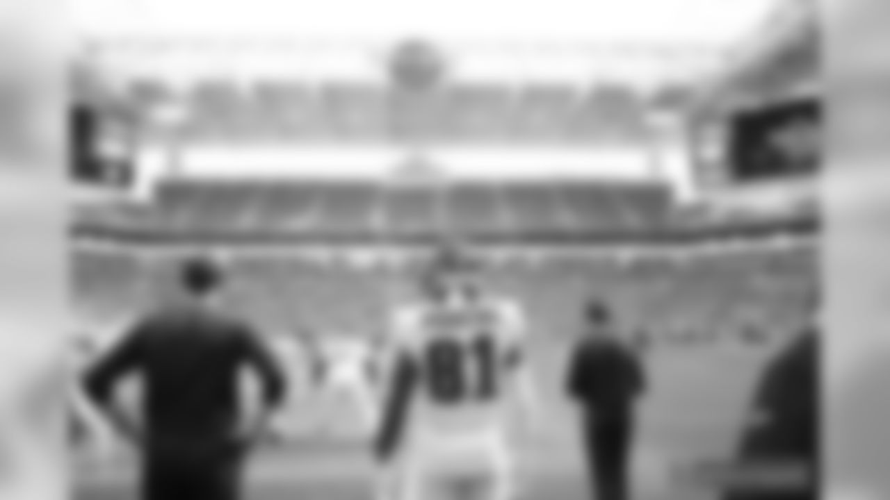 TE Josh Perkins: "Gotta represent the name on my back"