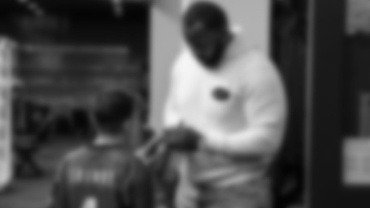 Fletcher Cox signing an autograph for his newest teammate
