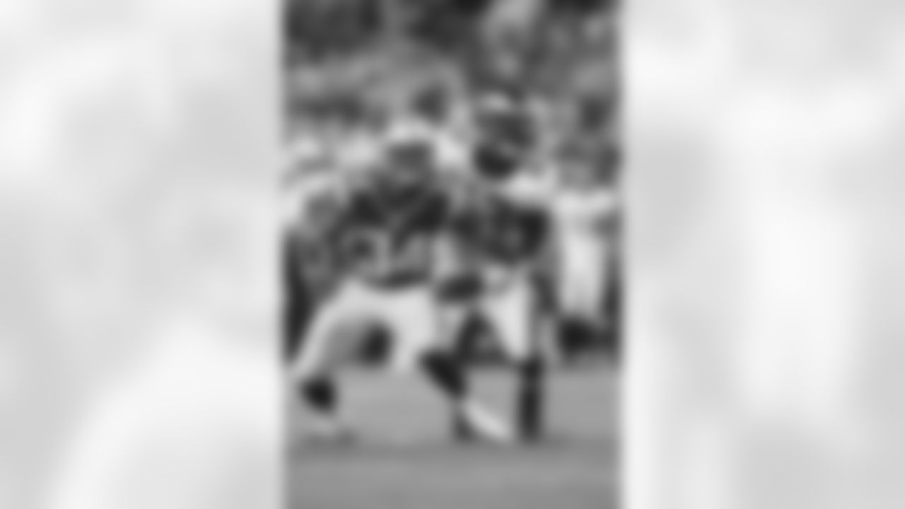 LB Brian Rolle