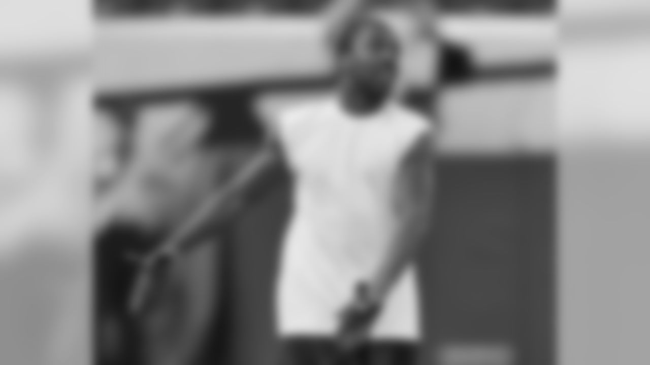 WR Greg Lewis