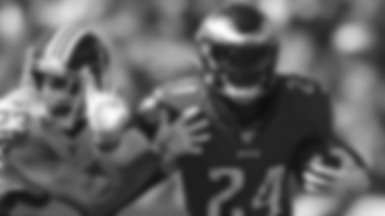 RB Jordan Howard looks to break a tackle