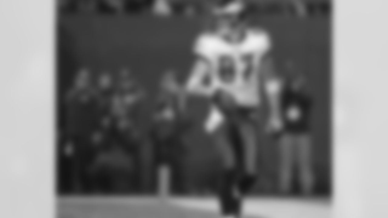 TE Brent Celek's TD grab opened the scoring