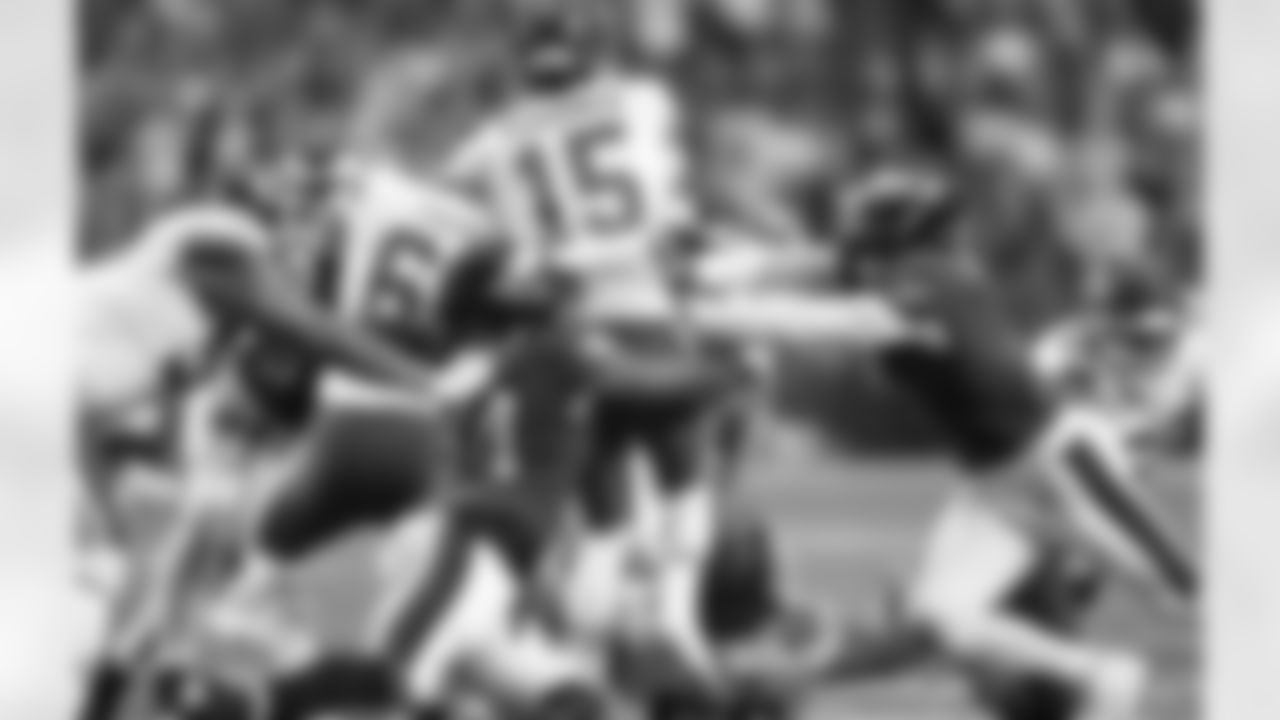 DE | Josh Sweat tackling QB | Patrick Mahomes