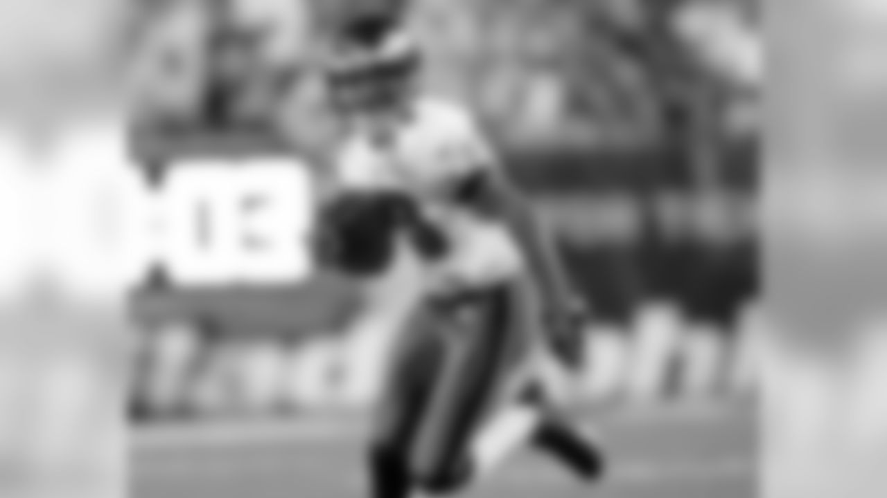 WR Greg Lewis