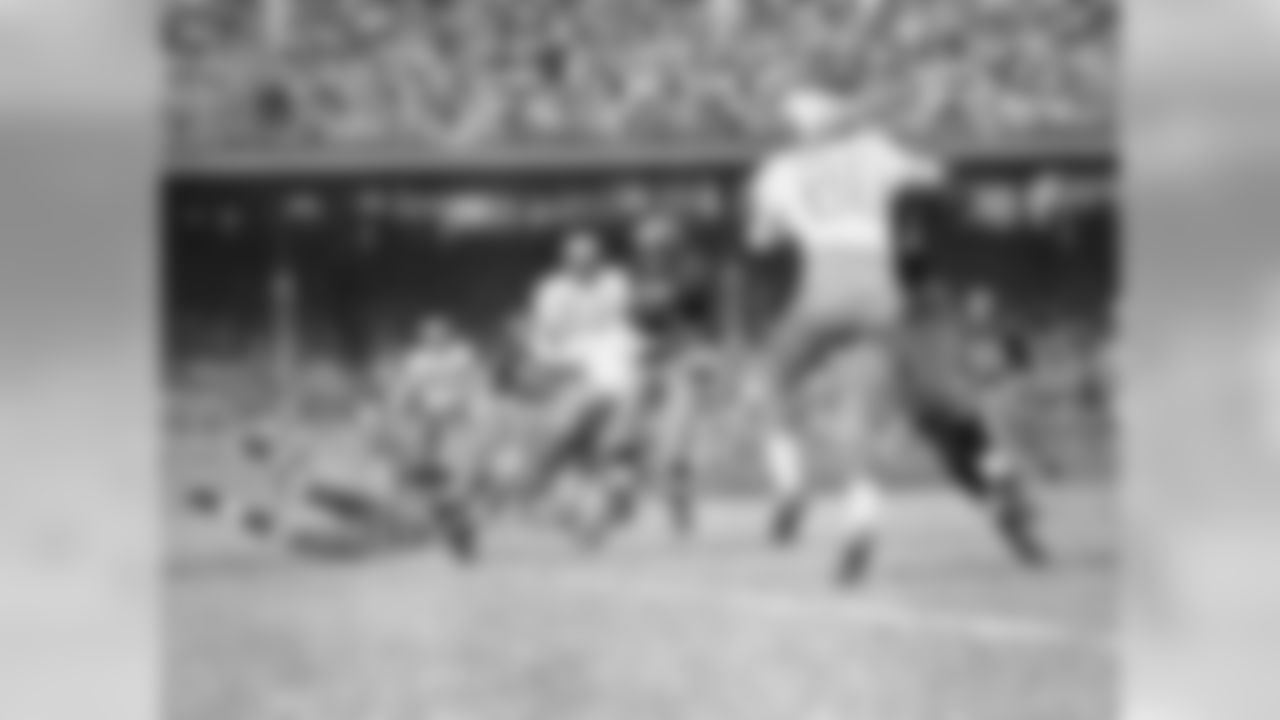 Chuck Bednarik makes a tackle in 1950